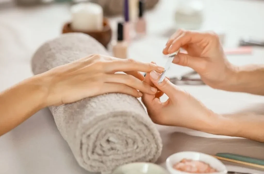 BEAUTE DES MAINS : MANUCURE 5 SEANCES + 1 OFFERTE – 6 fois